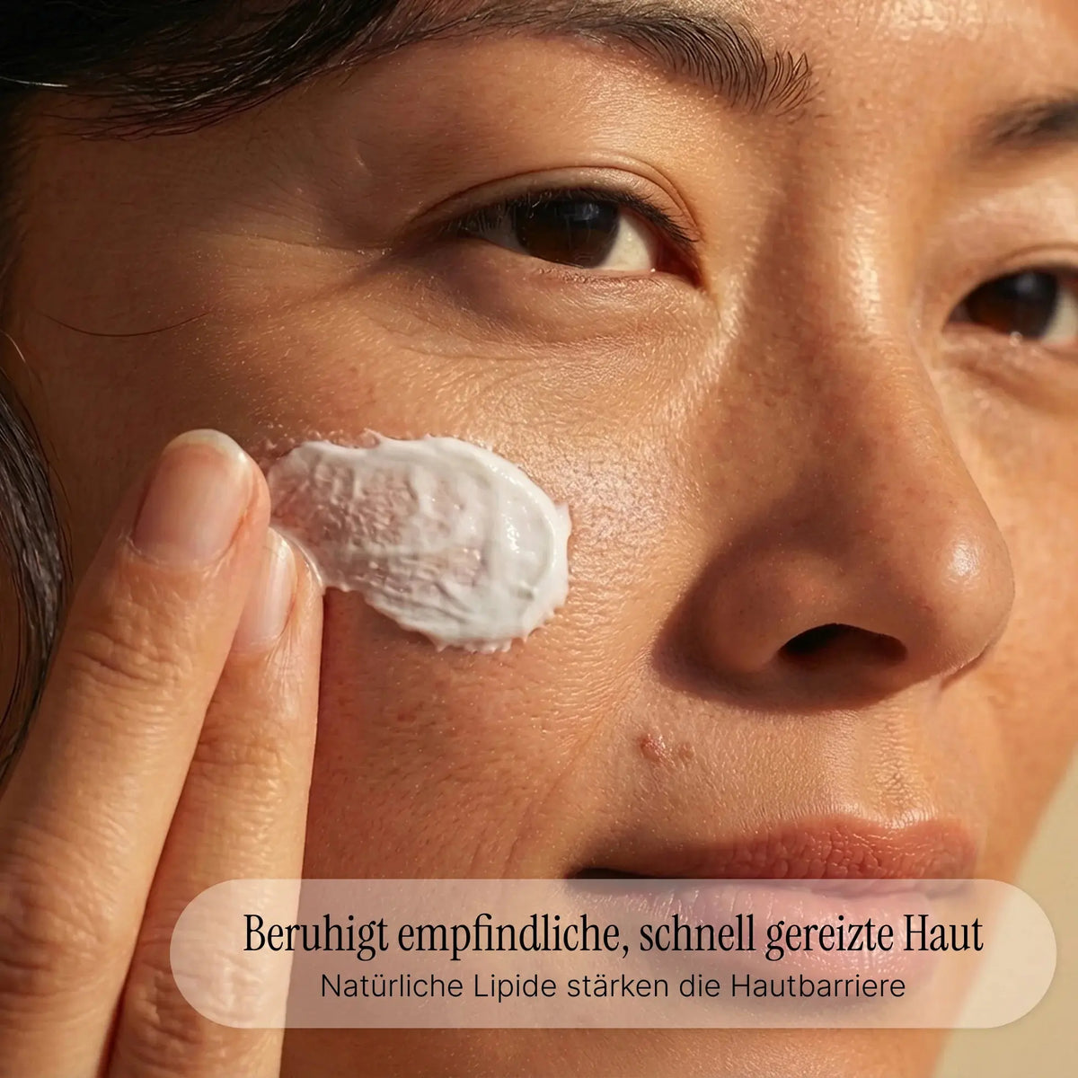 Essential Moisturizer – AlmaSkin - Cremig weich im Gesicht aufgetragen